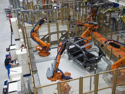 Bước phát triển vượt bậc của công nghệ vào sản xuất từ nhà máy thông minh 4 robot tu dong